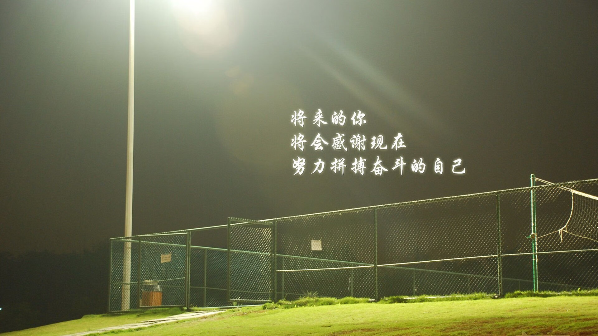 逆境中的坚韧：车手奋勇争胜的叙事，逆境车的图片
