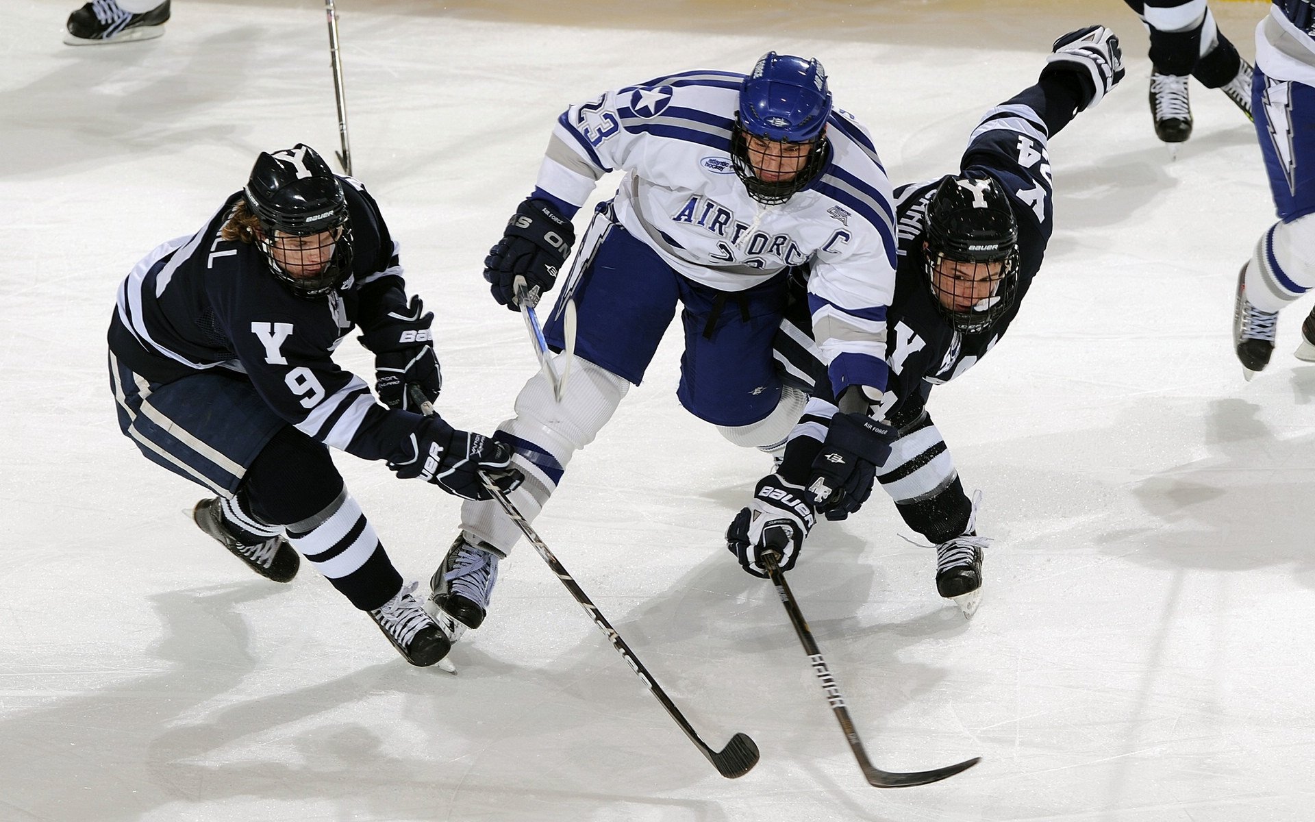 爱游戏-国际足球交流合作项目签约，提升中国足球国际化水平，足球队国际