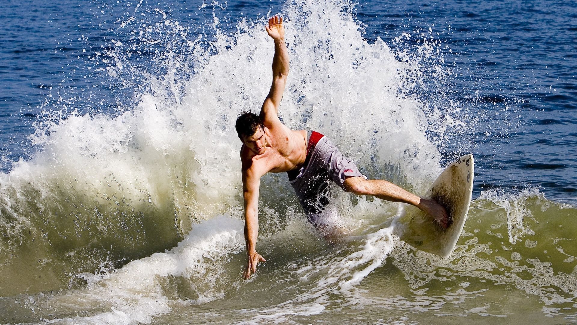 爱游戏在线登录入口-未来球场设计：智能化和环保成为新趋势，球场改造