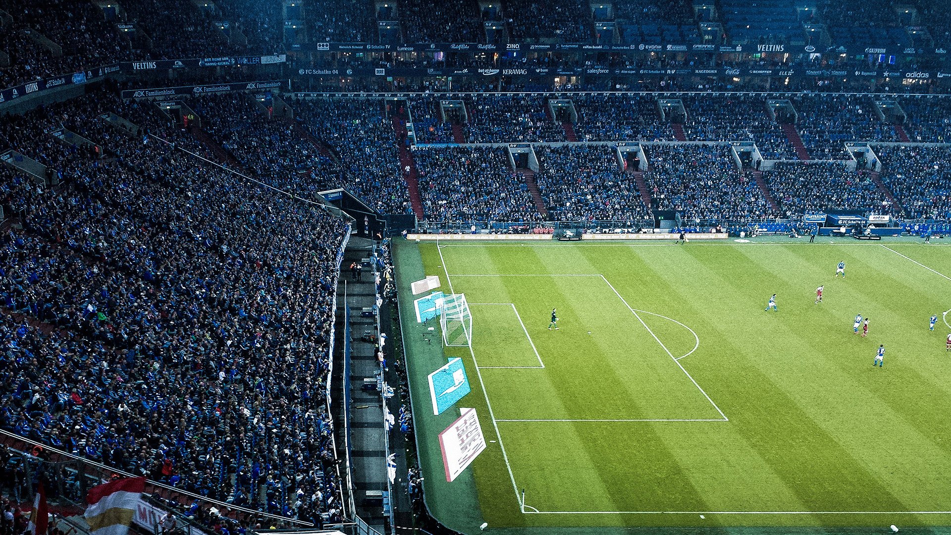 裁判争议再现：某场比赛的判罚引发轩然大波，裁判参与比赛